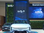 Spesial di giias tahun ini kia menampilkan sedan listrik futuristik ev4 sebagai langkah untuk memper.jpeg