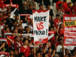 Aksi suporter indonesia merahkan gbk dengan beragam poster 1753113779856.jpeg