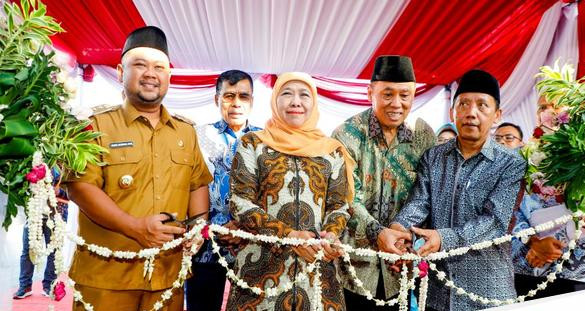Gubernur jatim khofifah indar parawansa saat meresmikan compressed natural gas cng station gresik di.jpeg
