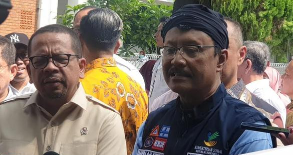 Gus ipul dan m qodari di acara simulasi sekolah rakyat di sentra handayani jakarta timur rabu 972025.jpeg