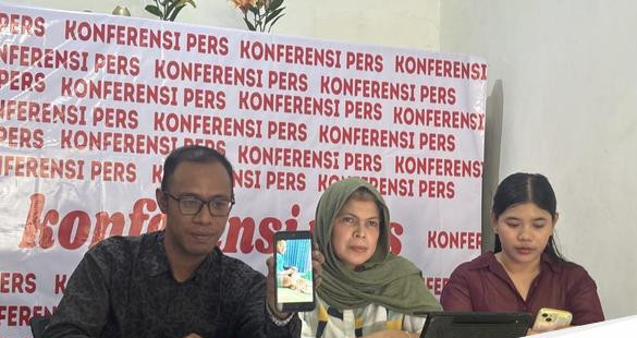 Kuasa hukum keluarga korban yang meninggal usai operasi amandel di sidoarjo 1753797528339 169.jpeg