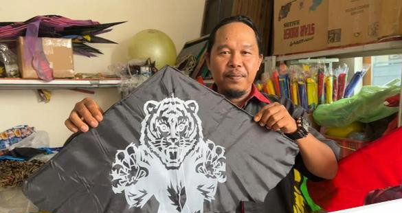 Perajin layang layang di mojokerto 1751357183181 169.jpeg