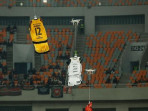 persija-jakarta-kenalkan-jersey-baru-pakai-drone-1753538457346_169.jpeg Persija jakarta kenalkan jersey baru pakai drone 1753538457346 169.jpeg