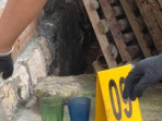 2 gelas dan botol racun ditemukan di samping pasutri tewas tulungagung 1754811497407 169.jpeg
