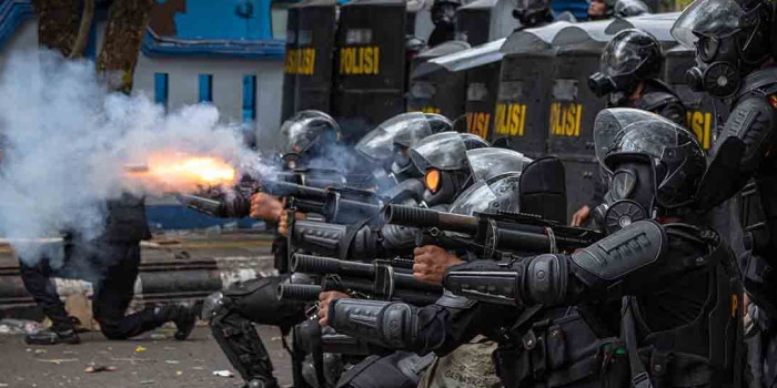 Aksi unjuk rasa di kabupaten pati berlangsung ricuh 130825 ast 7.jpg