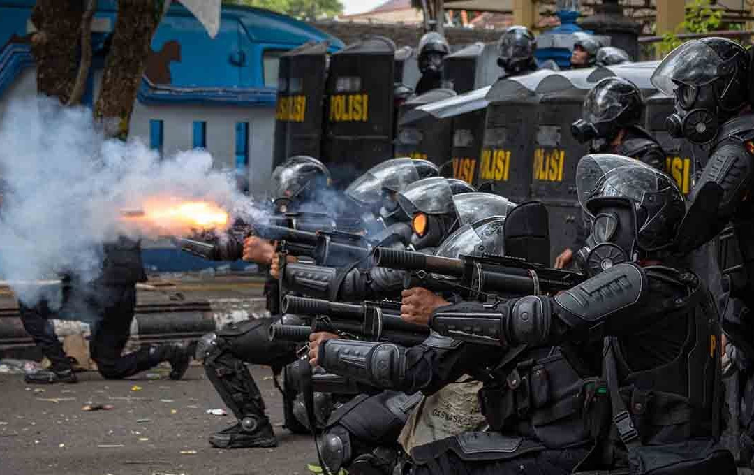 Aksi unjuk rasa di kabupaten pati berlangsung ricuh 130825 ast 7.jpg