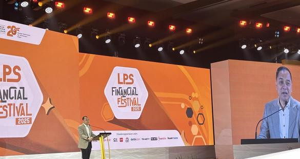 Eri cahyadi saat menyampaikan keynote speech di hari kedua lps financial festival 1754544991023 169.jpeg