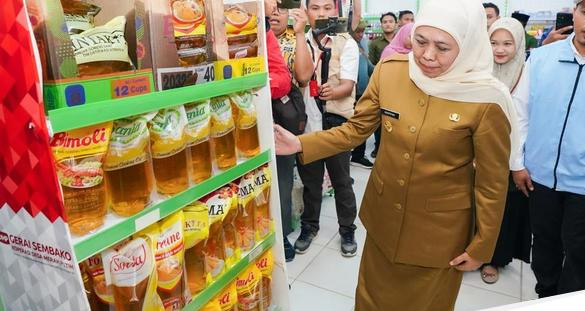 Gubernur jatim khofifah indar parawansa saat meninjau kopdes merah putih 1754034285283 169.jpeg