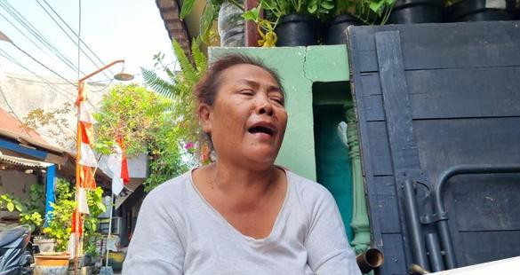 Ibu pria yang sempat disebut berbobot 400 kg dievakuasi damkar surabaya 1754580435349 169.jpeg