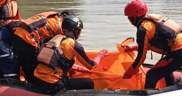 Jenazah warga desa wateskroyo yang dilaporkan hilang saat mencari rumput ditemukan di sungai 25 km d.jpeg
