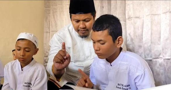 Joko prasetyo pemilik rumah belajar tuli sejak tahun 2008 1754973186719 169.jpeg