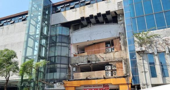Jpo jalan tunjungan surabaya dibongkar dan akan diganti dengan konsep baru lebih modern 175488579197.jpeg