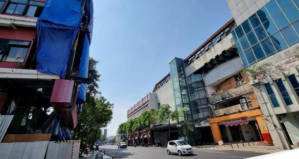 Jpo jalan tunjungan surabaya dibongkar dan akan diganti dengan konsep baru lebih modern 175488579214.jpeg