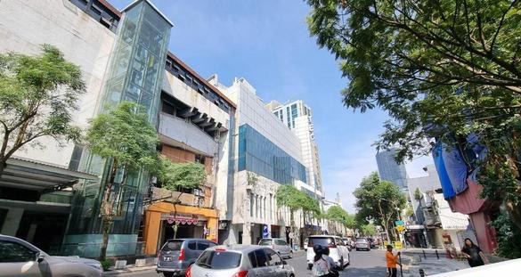 Jpo jalan tunjungan surabaya dibongkar dan akan diganti dengan konsep baru lebih modern 175488579220.jpeg