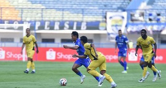 Laga persib vs semen padang di stadion gbla sabtu 982025 1754734881119 169.jpeg