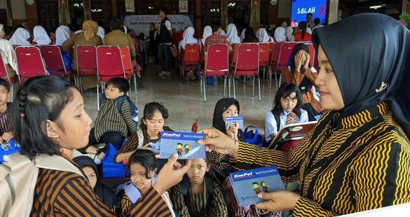 Ojk ajak pelajar tulungagung menabung sejak dini 1754908952496 169.jpeg