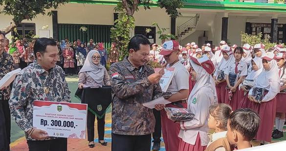 Pembagian seragam gratis di sekolah madiun 1753961563722 169.jpeg