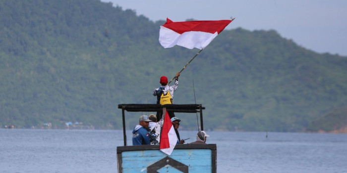 Pengibaran bendera sambut hut ri di pulau tuan aceh 100825 apls 8.jpg
