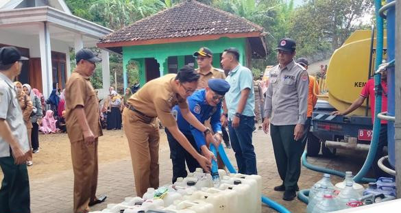 Penyaluran bantuan air bersih di desa kunjorowesi 1755007769205 169.jpeg