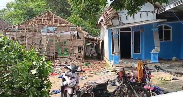 Rumah pelaku pembunuhan bocah 7 tahun di pasuruan dirusak warga 1754830710329 169.jpeg