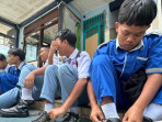 Siswa di kediri patungan untuk membelikan sepatu baru ke temannya 1754366422093 169.jpeg