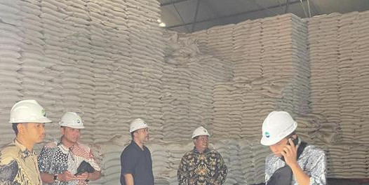 Stok gula menumpuk di pt perkebunan nusantara pg candi sidoarjo 1754981005055 169.jpeg