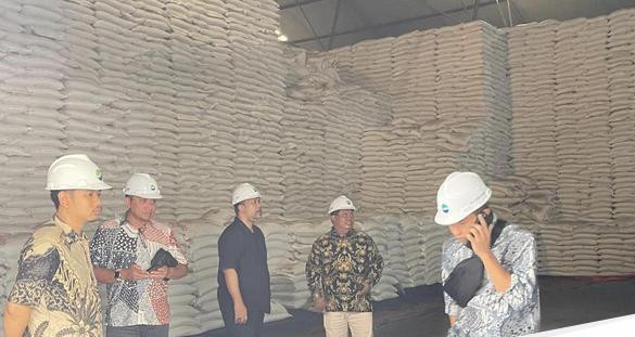Stok gula menumpuk di pt perkebunan nusantara pg candi sidoarjo 1754981005055 169.jpeg