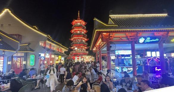 Suasana park shanghai surabaya saat dikunjungi wali kota eri cahyadi 1755320237774 169.jpeg