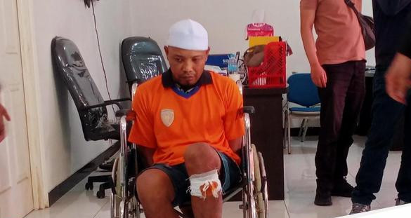 Tersangka pencuri laptop di kota batu dengan luka tembak kaki 1754747983930 169.jpeg