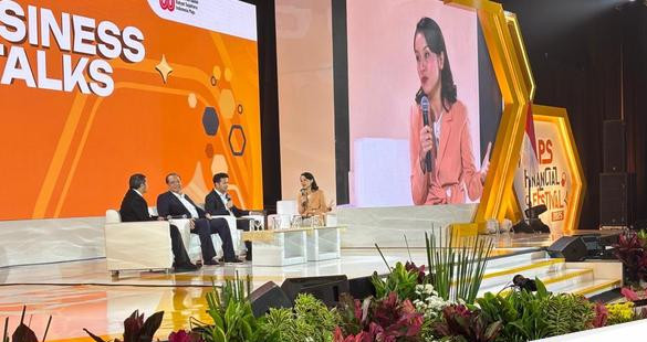 Wagub jawa timur emil elestianto dardak saat menjadi pembicara lps financial festival 2025 175445682.jpeg